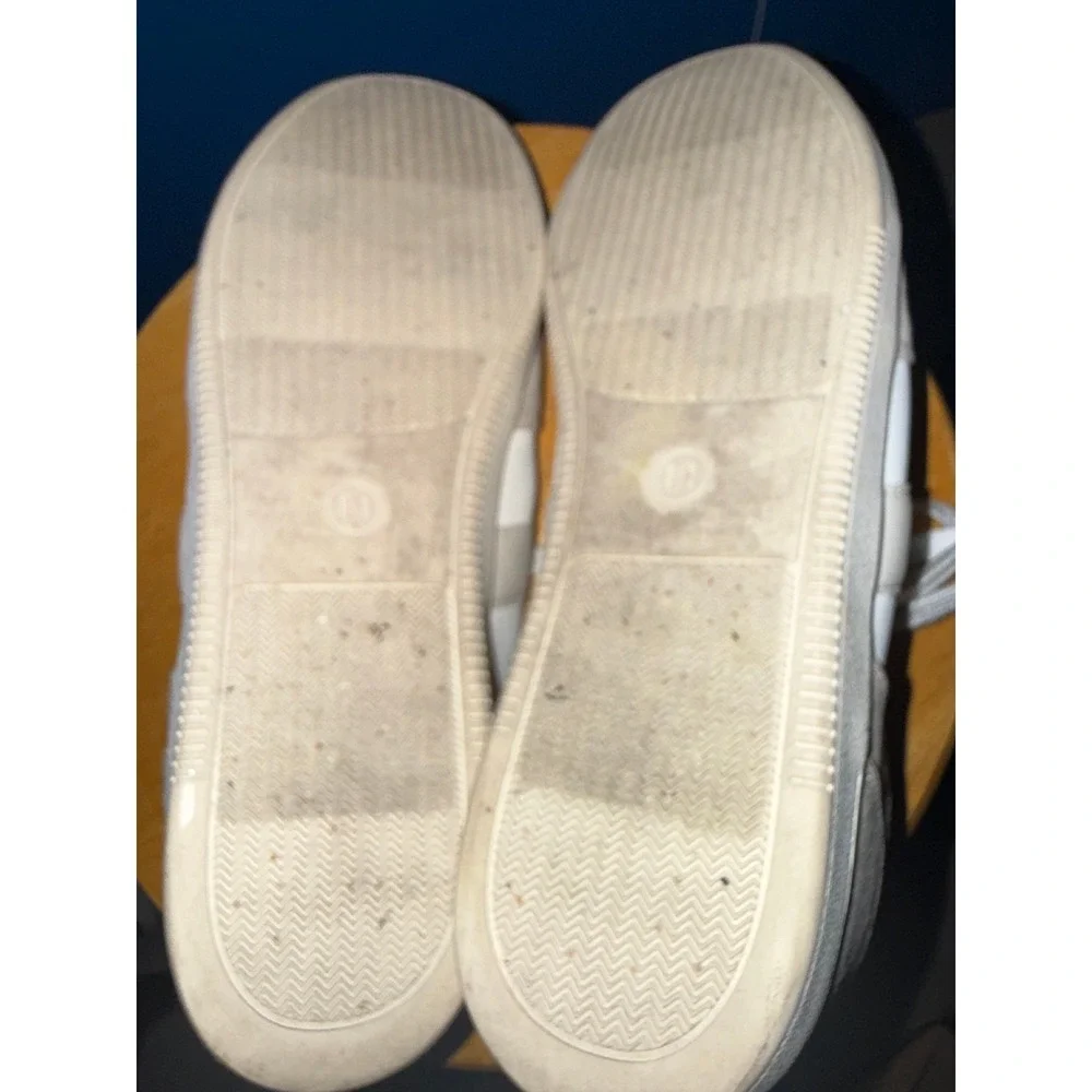 Universal Thread Womens Court Sneakers White Cream Low Top Shoes Size 11